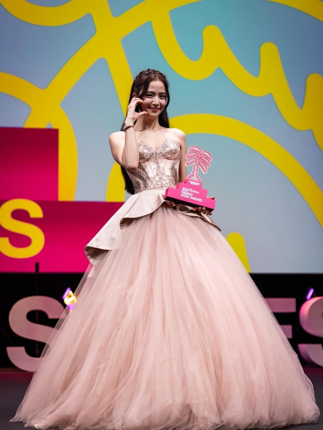 260423 canneseries IG Update w/ Jisoo