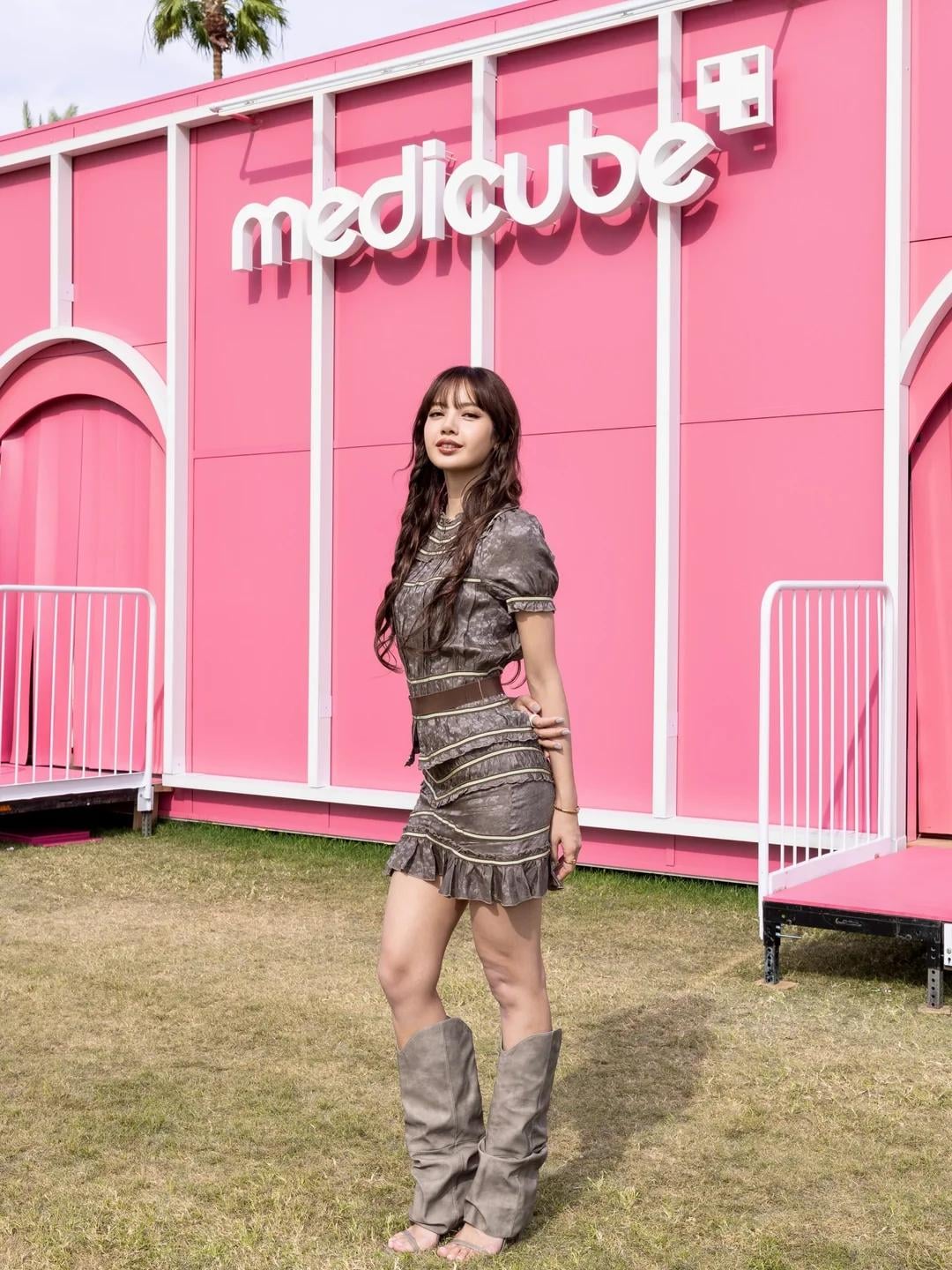 Lisa - 260414 - Instagram Updates