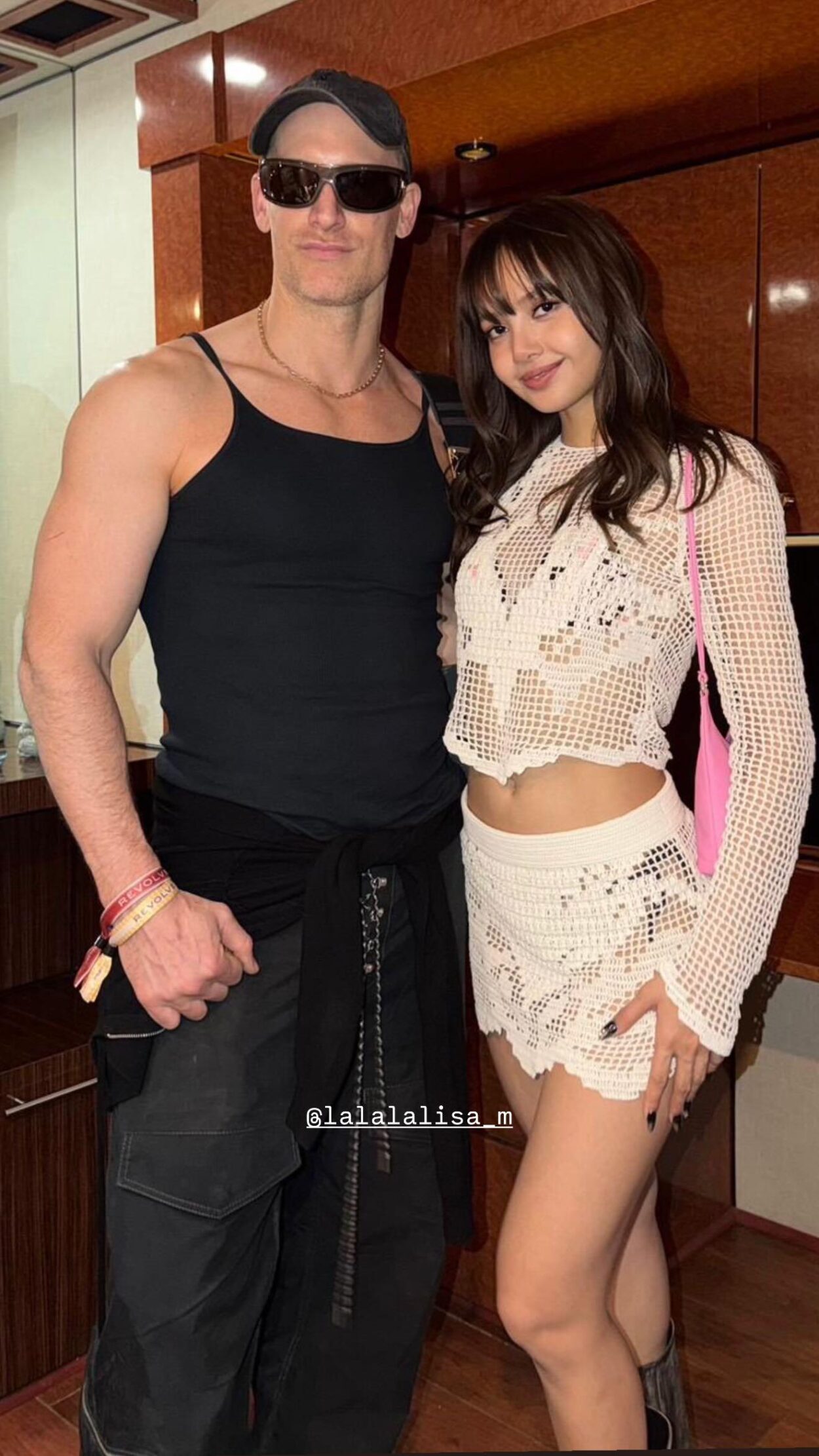 260414 d_____lee IG Story Update w/ Lisa