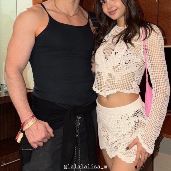 260414 d_____lee IG Story Update w/ Lisa