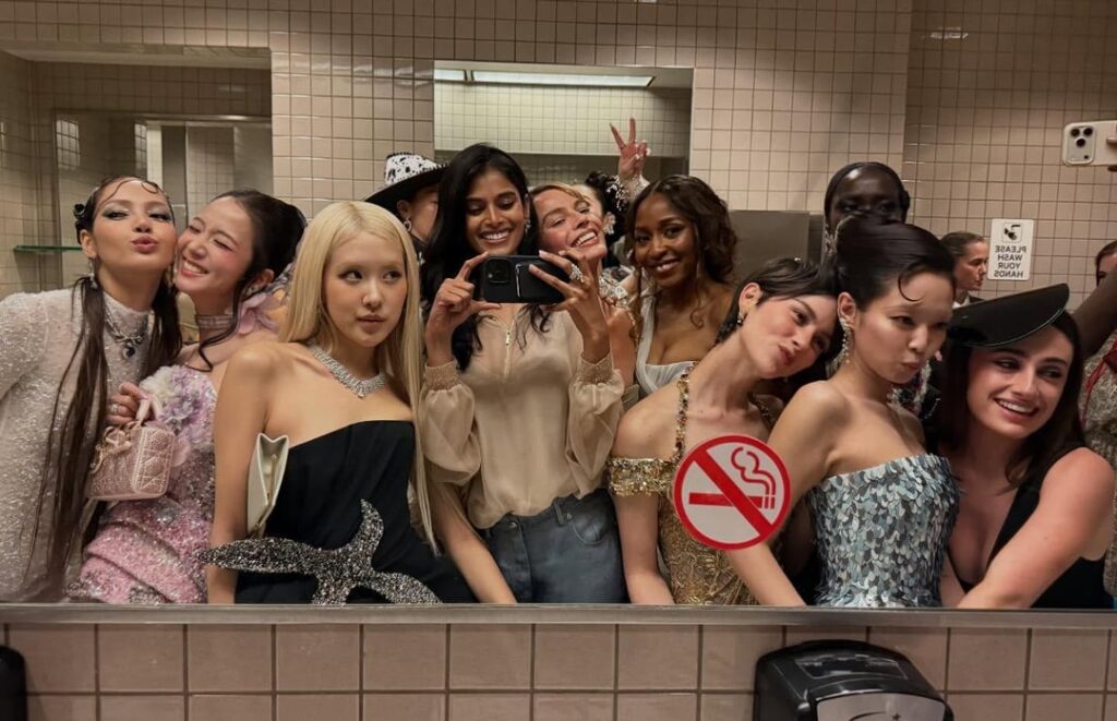260504 ROSÉ | BLACKPINK bathroom selfie at the Met Gala