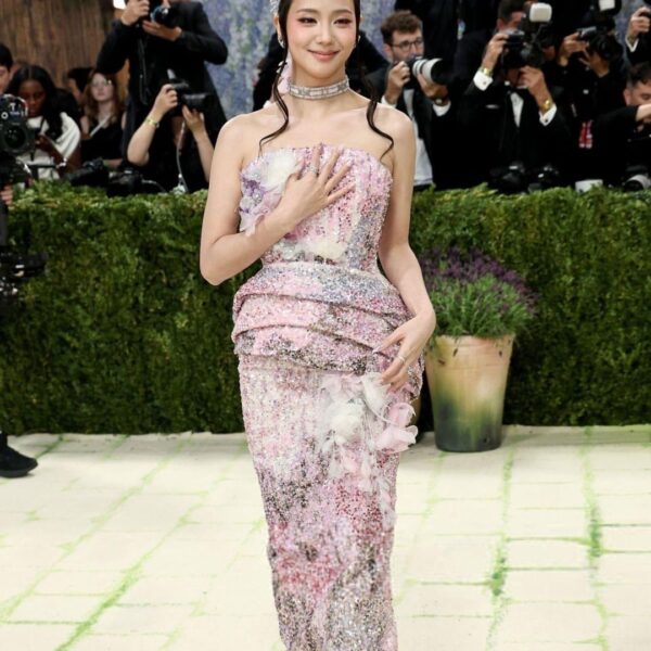 260504 - Jisoo at the 2026 Met Gala “Fashion Is Art”