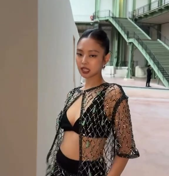 263310 Jennie at the chanel show
