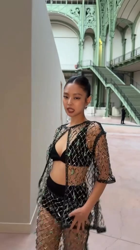 263310 Jennie at the chanel show