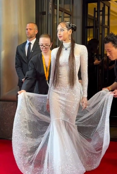 260504 Lisa on her way to the Met Gala 2026