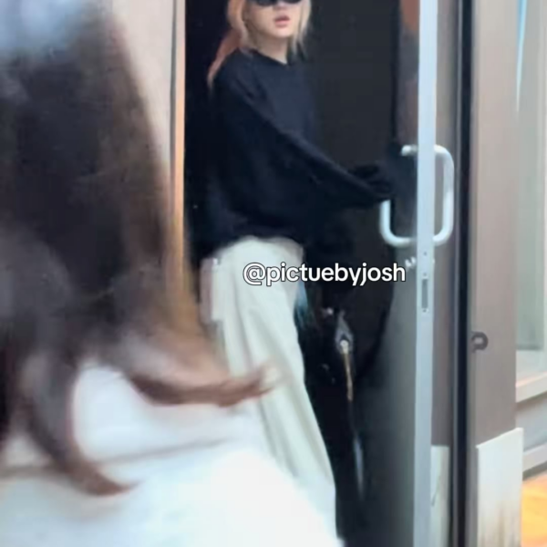 260508 ROSÉ spotted at Electric Lady Studios, New York
