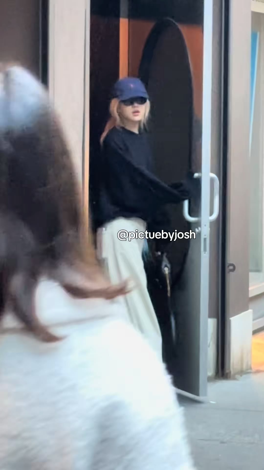 260508 ROSÉ spotted at Electric Lady Studios, New York