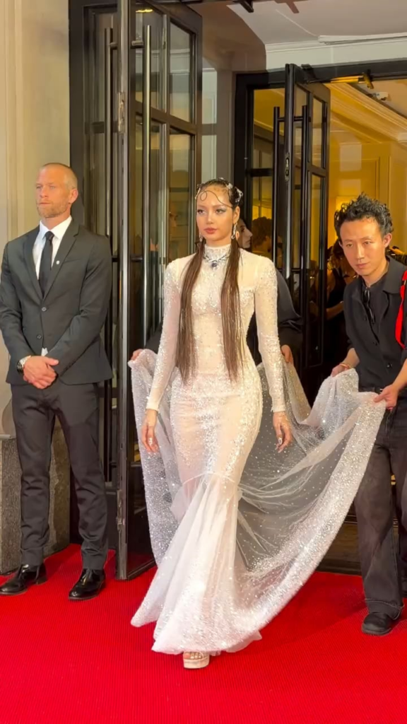 260504 Lisa enroute to the 2026 Met Gala celebrating "Costume Art" in NYC
