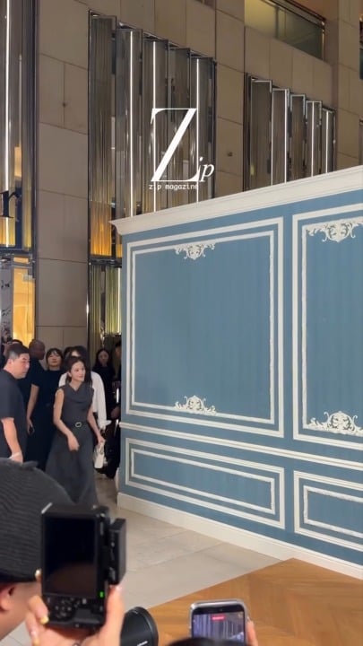 260521 Jisoo arrives @ Dior Pop-Up at LANDMARK in Hong Kong