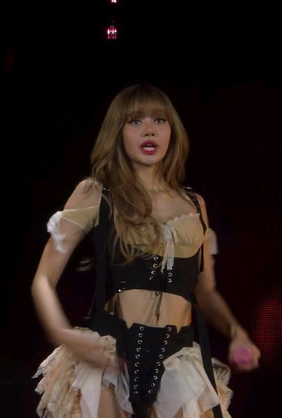 Lisa best performance.❤️!What do you think?