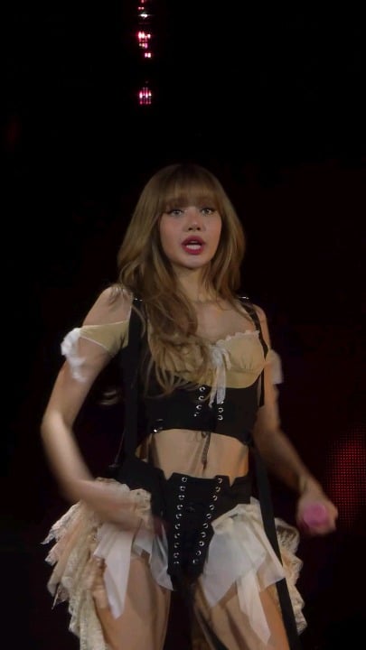 Lisa best performance.❤️!What do you think?
