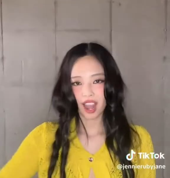241004 JENNIE