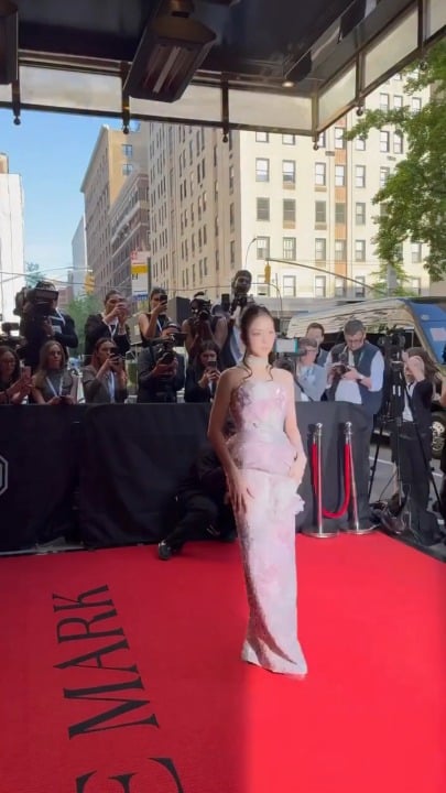 260504 Jisoo on her way to the Met Gala 2026
