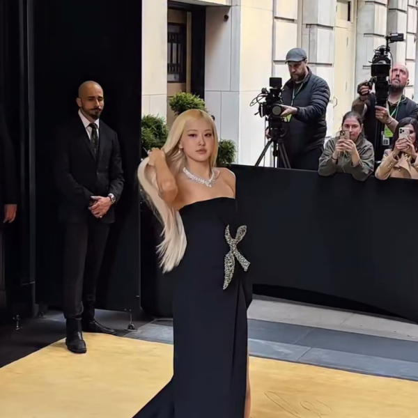 260504 ROSÉ on her way to Met Gala