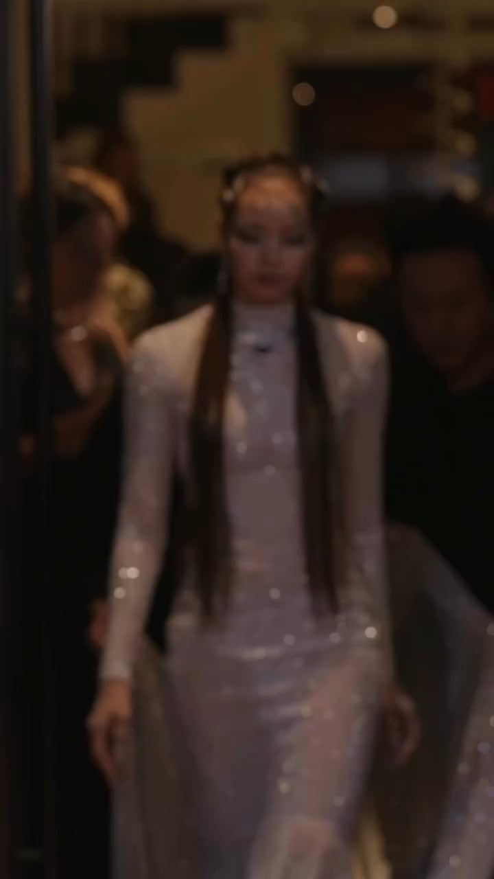 260504 Lisa at The Mark Hotel before the 2026 Met Gala: "Costume Art" in New York