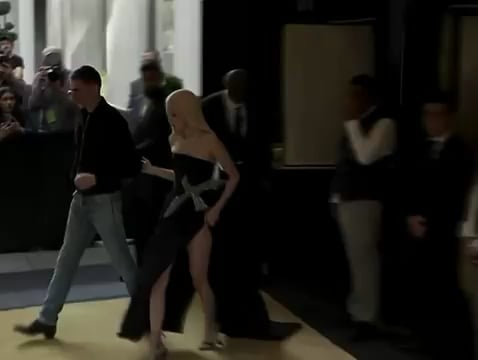 260504 Rosé headed to the Met Gala