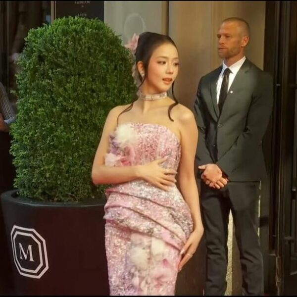 260504 Jisoo headed to the Met Gala