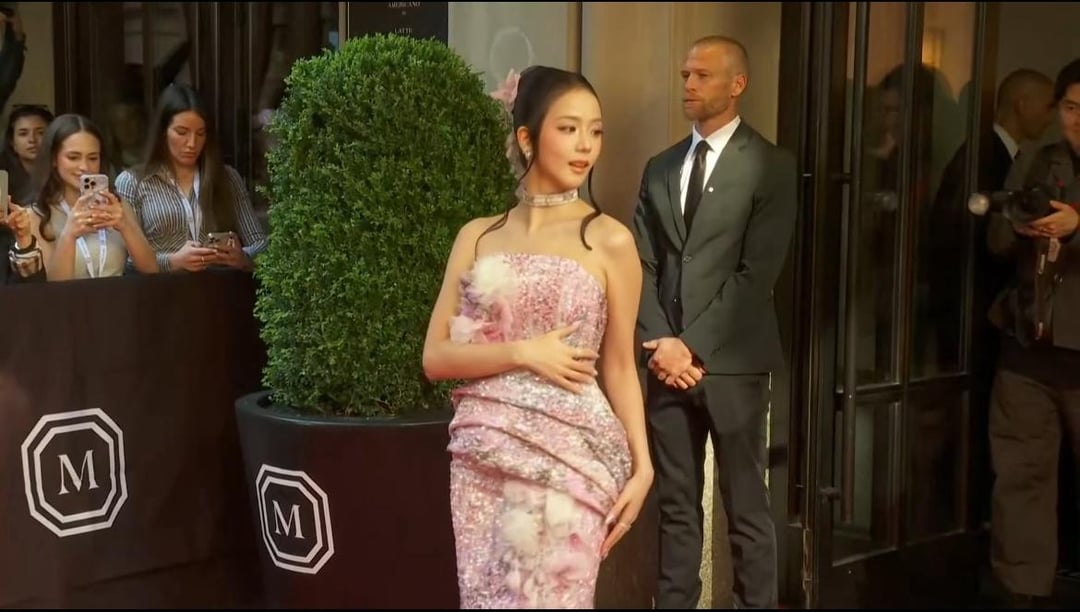 260504 Jisoo headed to the Met Gala