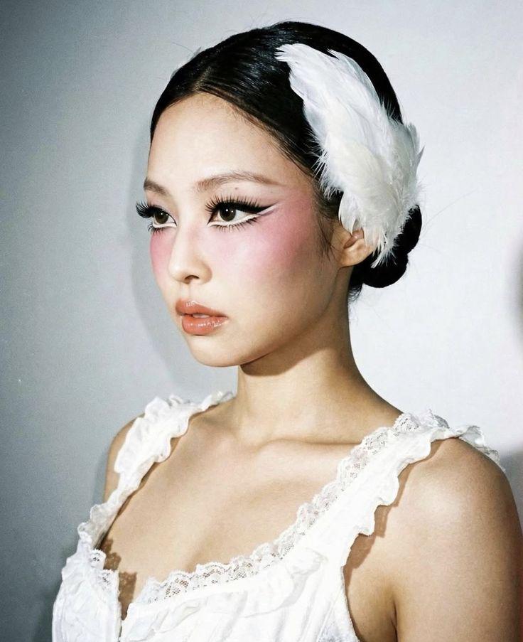 What if Jennie tried this makeup?