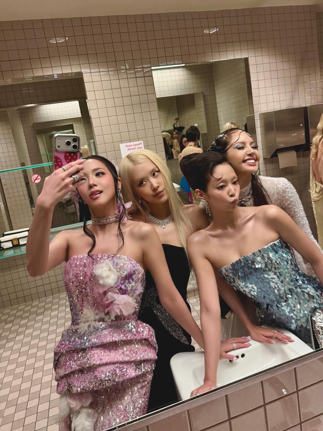 260506 Jisoo IG Update w/ Jennie, Rosé & Lisa