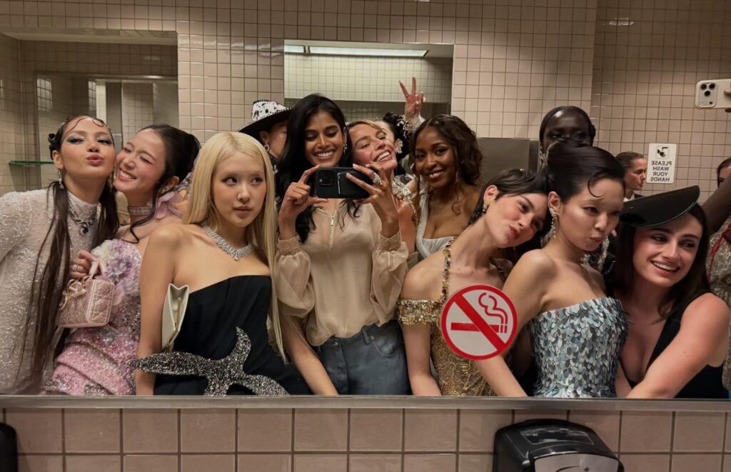 260505 ROSÉ | BLACKPINK bathroom selfie at the Met Gala