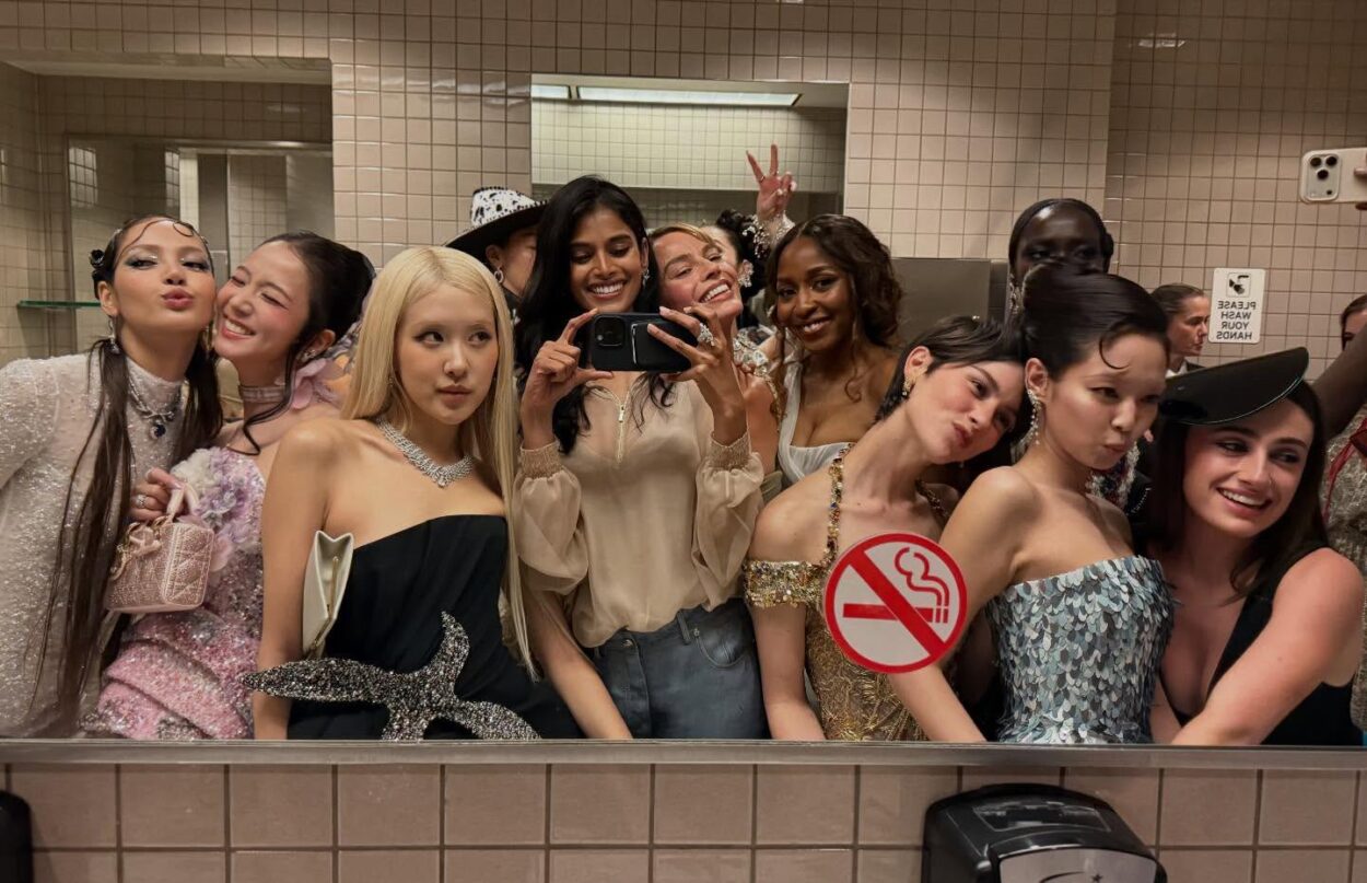 260505 ROSÉ | BLACKPINK bathroom selfie at the Met Gala