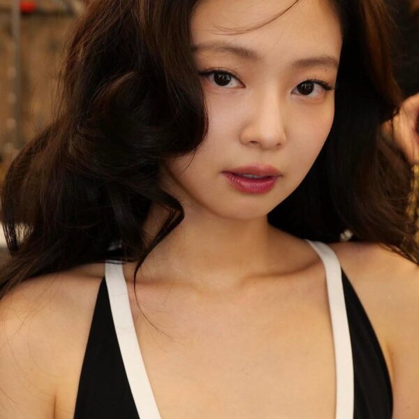 260527 Jennie IG update