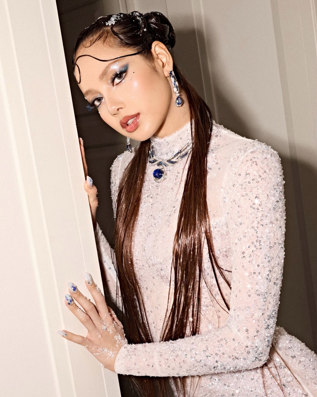 260505 bvlgari IG update: Ahead of the Met Gala 2026, Global Brand Ambassador, Lisa behind the scenes before the red carpet.