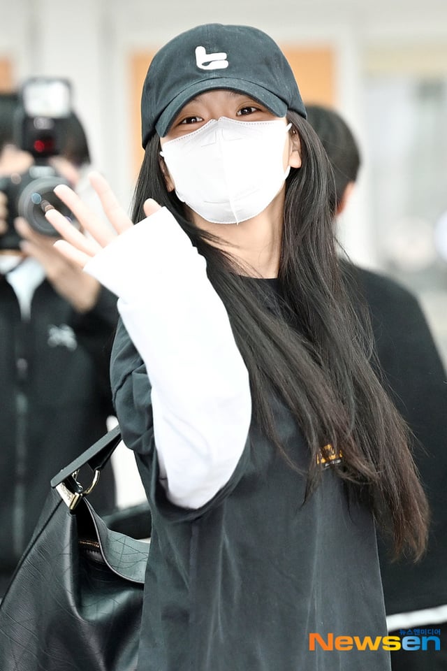 260503 Jisoo @ Incheon International Airport (Departure to New York)