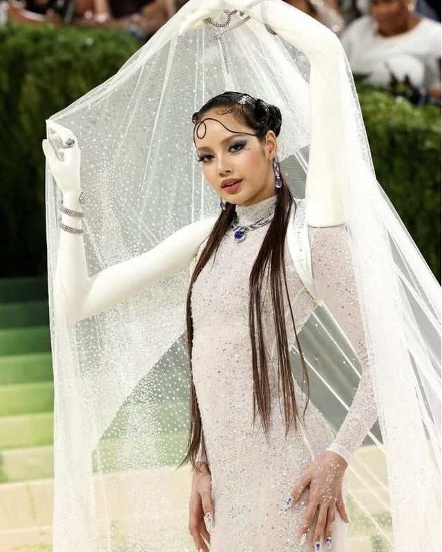 Lisa at 2026 met gala❤️‍🔥